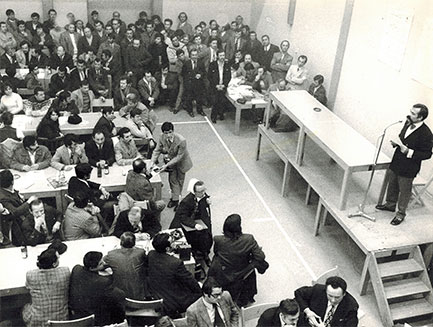 Erste große Protestversammlung gegen Rotation in Nürnberg Turnhalle Sportclub Maxvorstadt, 14.1.1973