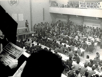 Erste große Protestversammlung gegen Rotation in Nürnberg Turnhalle Sportclub Maxvorstadt, 14.1.1973