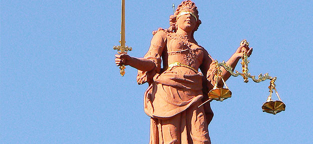 Keine Überstellung nach Ungarn wegen systemischer Mängel Die Justizia © dierk schaefer auf flickr.com (CC 2.0), bearb. MiG