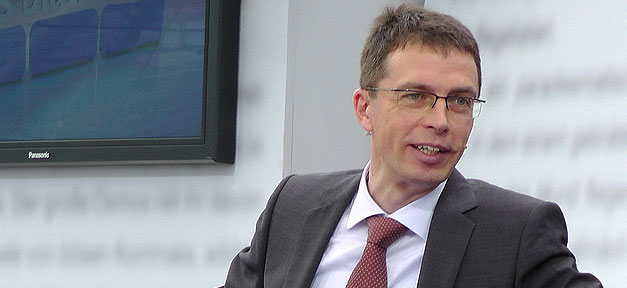 Prof. Dr. Paul Nolte hier auf dem "Blauen Sofa" der LBM 2012 © Blaues Sofa @ flickr.com (CC 2.0), bearb. MiG