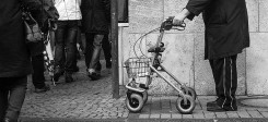 gehhilfe, alter, behinderung, rentner, alter, straße, menschen