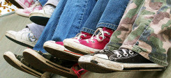 kinder, schuhe, schuh, teenis, füße, freunde, freund