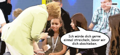 merkel, streichelt, merkelstreichelt, flüchtling, mädchen