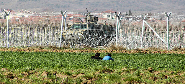 Die Antiflüchtlingskrise Flüchtlinge, Idomeni, Polizei, Flüchtlingslager, Grenze