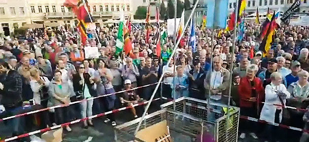 Staatsanwaltschaft prüft „Absaufen“-Rufe bei Pegida Pegida, Demonstration, Flüchtlinge, Menschen, Absaufen