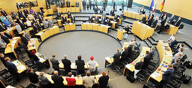 Kaum Migranten in ostdeutschen Landtagen Landtag, Thüringen, Sitzung, Parlament, Politik, Politiker