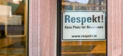 Rassismus, Rathaus, Frankfurt, AfD, Respekt, Schild