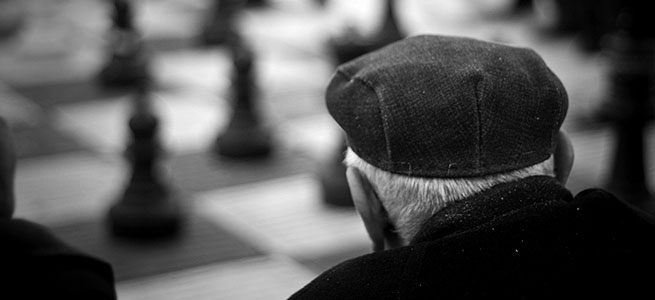 Streichung der Visa-Pflicht für Serbien, Mazedonien und Montenegro sperrt Bosnier ein bosnier_schach_spiel_655x300