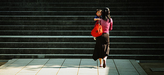 Alleinerziehende Migranten besonders betroffen Alleinerziehende Mutter © flickr.com, mrhayata, CC 2.0