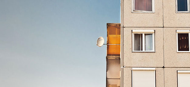 Gelingende Integration fängt mit einer Wohnungspolitik an Satellittenschüssel © Mátééé auf flickr.com (CC 2.0), bearb. MiG