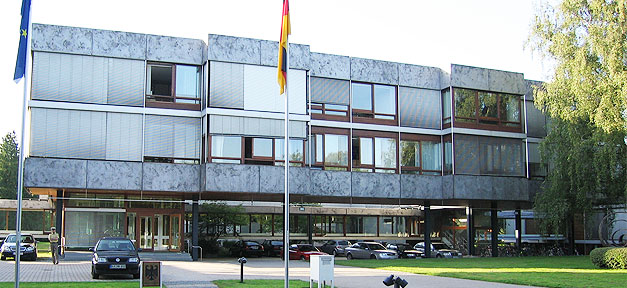 Das Bundesverfassungsgericht © Johannes Bader auf flickr.com (CC 2.0), bearb. MiG