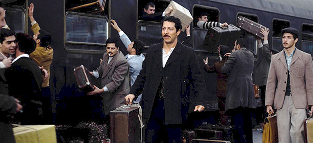 Entweder - oder! Oder? Hüseyin bei der Ankunft in Deutschland: „Endlich ein Stück deutsch-türkische Normalität“ © Concorde Filmverleih