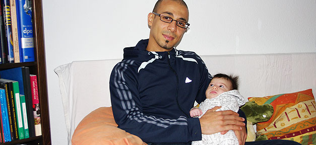 Papas Weg, Mamas Weg und der gemeinsame dritte Weg Papa mit Bébé © Frank Meier
