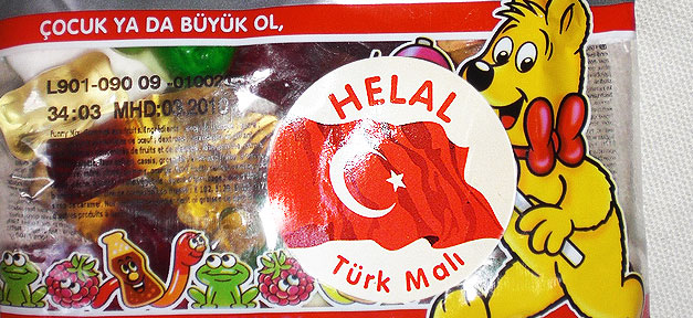 Ein Milliardenmarkt und wieso es trotzdem keine Halal-Zertifizierung gibt Halal Haribo Made in Tureky © Like_the_Grand_Canyon auf flickr.com (CC 2.0), bearb. MiG