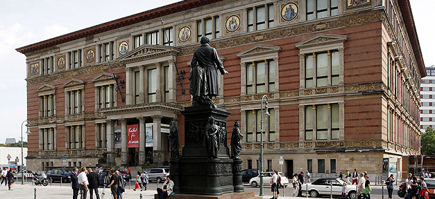 Tür an Tür. Polen und Deutschland Außenansicht Martin-Gropius-Bau © Jirka Jansch, 2011 / jirka-jansch.com