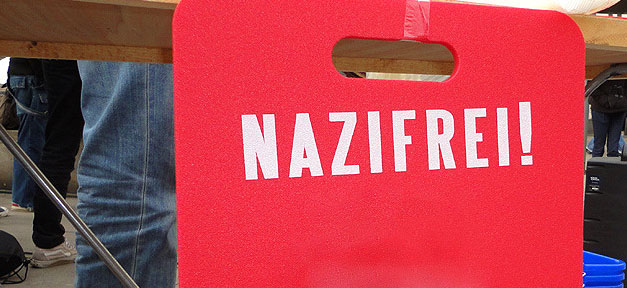 Nazifrei - Bündnis gegen Rassismus geht auf die Straße © dielinke_sachsen auf flickr.com (CC 2.0), bearb. MiG