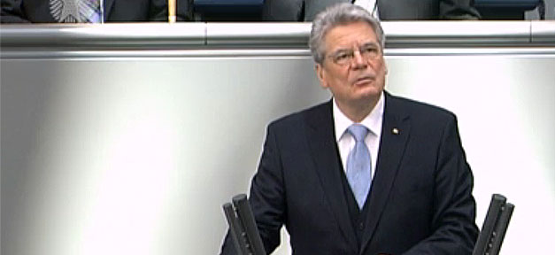 Bundespräsident Joachim Gauck hält seine erste politische Rede im Bundestag © Parlamentsfernsehen, bearb. MiG