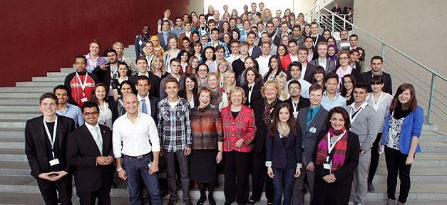 Familienfoto nach dem 3. Jugendintegrationsgipfel © bundesregierung.de