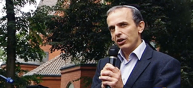 Rabbiner Daniel Alter während der Demonstration © MiG