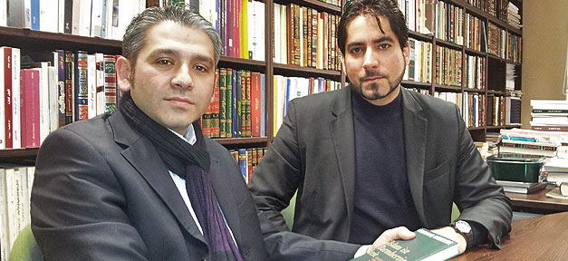 Musa Bağraç (links) im Gespräch mit Prof. Mouhanad Khorchide (rechts) © Bağraç