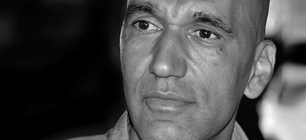 Tahir Della: "Es braucht ein öffentliches Bewusstsein" Tahir Della, Vorstandsmitglied der Initiative Schwarze Menschen in Deutschland (ISD) © ISD, bearb. MiG
