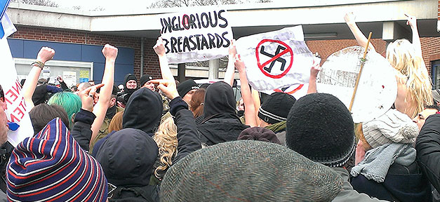 In Neukölln demonstriert eine breite Bürgerfront gegen die NPD © Hakan Demir