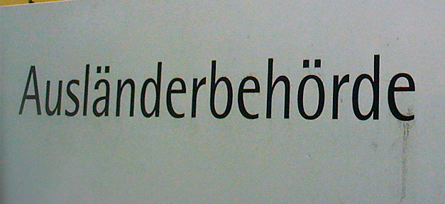 Erste Ausländerbehörde streicht Gebühren bei Türken Bochumer Ausländerbehörde setzt Gebühren bei türkischen Staatsbürgern aus © Resident on Earth @ flickr.com (CC 2.0), bearb. MiG