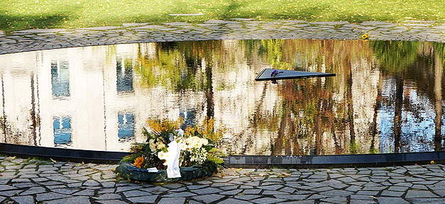 Christine Lüders: "Anerkennung und Integration bringen uns weiter" Denkmal in Berlin für die im Nationalsozialismus ermordeten Sinti und Roma © rosmary @ flickr.com (CC 2.0), bearb. MiG