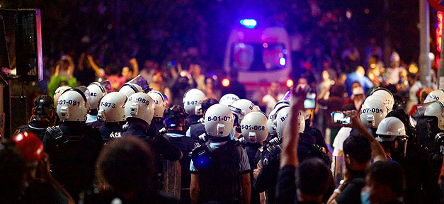 Szenen der Gezi-Demonstrationen in Istanbul am Taksim Platz © Gregg Carlstrom @ flickr.com (CC 2.0), bearb. MiG