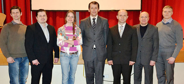 Der erweiterte Bundesvorstand 2013 der Partei "Aussiedler und Migranten Partei Deutschland" (EINHEIT) © EINHEIT, bearb. MiG