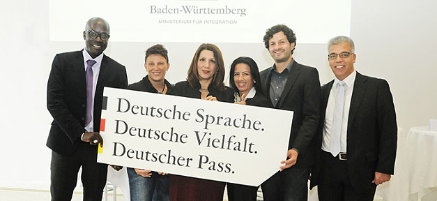 Neue Kampagne soll Einbürgerungsquote verbessern Integrationsministerin Bilkay Öney bei der Vorstellung der Einbürgerungskampagne © mein-deutscher-pass.de