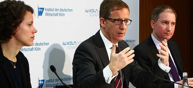 IW-Direktor Michael Hüther (Mitte) bei der Vorstellung der Studie © IW-Köln