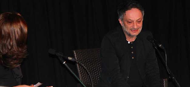 Feridun Zaimoğlu liest in der Berliner Backfabrik aus seinem Buch "Isabel" © Jamal Tuschick