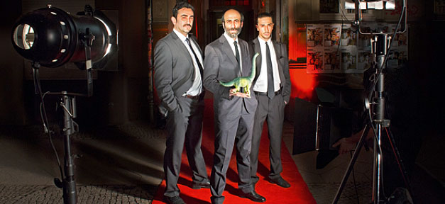 Die "Süpermänner" stürmen das Ballhaus Naunynstraße Die Süppermänner © Rebecca Sampson