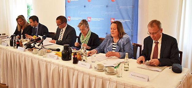 Abgeordnete der NSU Arbeitsgruppe zur Reform des Verfassungsschutzes bei der Vorstellung des Abschlussberichts © Niedersächsisches Innenministerium