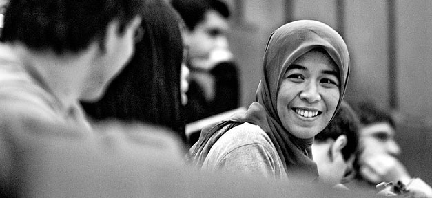 Startschuss für den zenith-Fotopreis Der Gewinner des zenith-Fotopreises aus 2013: L. M. Arif Relano Oba: Leben in der Mitte der Konfluenz der Kultur