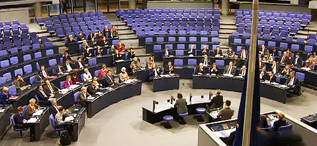 Schon zum dritten Jahrestag dominiert Blau, die Farbe der Sitze Debatte im Bundestag anlässlich des dritten Jahrestages der Aufdeckung der NSU © Bundestag