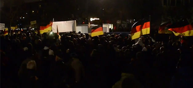 Neonazis und Bürgertum Pegida Demonstration in Dresden