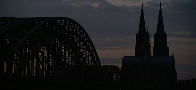 Aus Protest gegen "Pegida" wurde die Außenbeleuchtung des Kölner Dom abgeschaltet © MiG