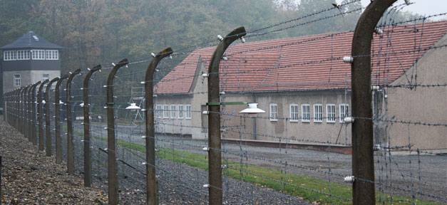 Stadt möchte Flüchtlinge im ehemaligen Konzentrationslager unterbringen In dem Konzentrationslager in Buchenwald sollen Flüchtlinge untergebracht werden © Lars K Jensen @ flickr.com (CC 2.0), bearb. MiG