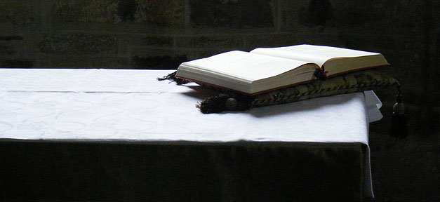 Die Bibel © MattLake @ flickr.com (CC 2.0), bearb. MiG