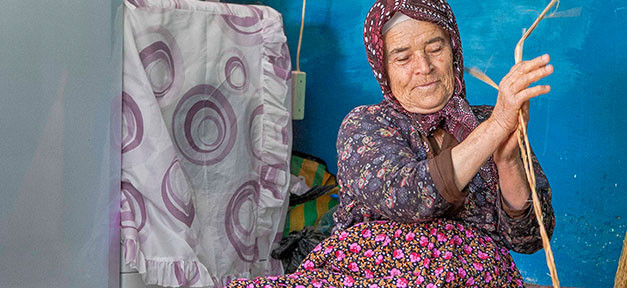 Türkei, Oma, Dorf, Handwerk, Schilfmatten, Ayse Narin