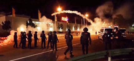 Demonstration, Gewalt, Ausschreitung, Polizei, Nacht, Straße