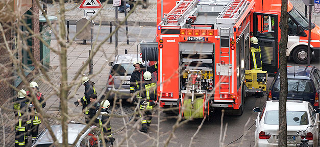 feuerwehr, feuer, feuerwehrwagen, feuerwehrmann, brand, brandanschlag