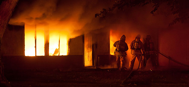 Feuer, Brand, Brandanschlag, feuerwehr, einsatz