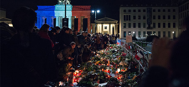 Paris, Berlin, Terror, Brandenburger Tor, Trauer, Pariser Platz