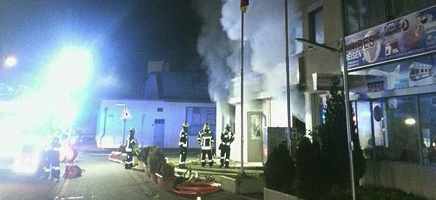 Feuer, Moschee, Islamfeindlichkeit, Bombenanschlag