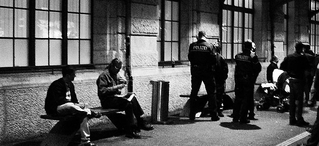 Polizei, Bahnhof, Kontrolle, Racial Profiling