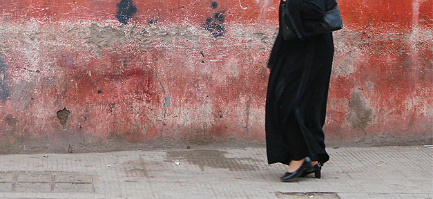 Frau, Straße, Beine, Muslima, Muslimin