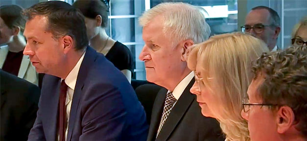 Horst Seehofer, BMI, Innenminister, Bundesinnenminister, Ausschuss, Sitzung